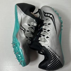 Saucony, EUC Women’s SHOWDOWN 4 Track & Field Lightweight Spike Sneaker. SIZE 8